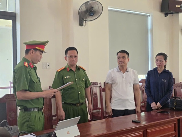 cong-an-thi-hanh-quyet-dinh-khoi-to-ong-vu-ngoc-liem-17544789854941622149756