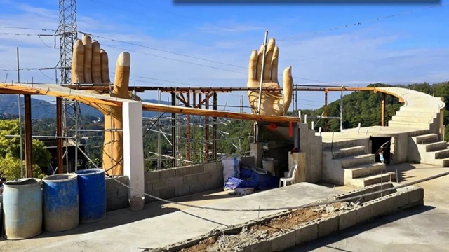 cay-cau-nhai-cau-vang-o-da-nang-gay-xon-xao-du-chua-chinh-thuc-mo-cua-1-edited-1768147245271_11zon