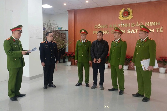 photo-library-20260211161638-aeb6052f-cbfb-4211-964e-dee9e3d97e1b-co-quan-canh-sat-ieu-tra-cong-an-tinh-bac-ninh-oc-lenh-bat-tam-giam-oi-voi-nguyen-van-vinh-edited-1770811083983_11zon