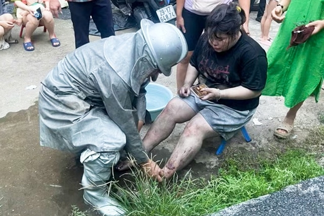 cuu-2-nguoi-dam-chay-ha-noi-09062461
