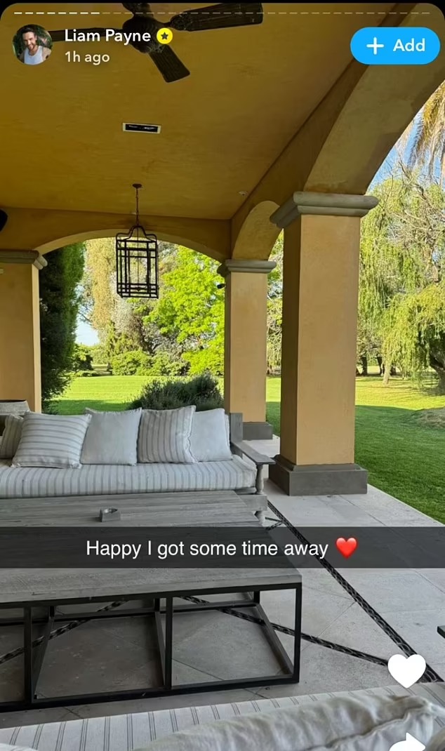90944563-13968483-The_star_heartbreakingly_said_he_was_happy_to_have_some_time_awa-m-30_1729118186703_11zon