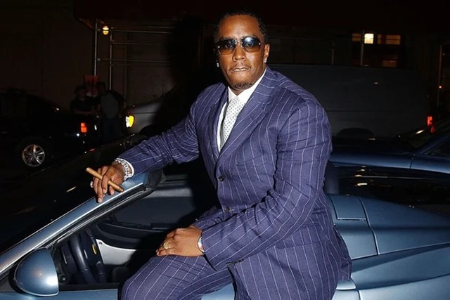 sean-diddy-combs-arrives-for-his-sean-p-diddy-combs-bad-boy-entertainment-party-at-eugene-s-on-july-2-2002-in-new-york-c_11zon