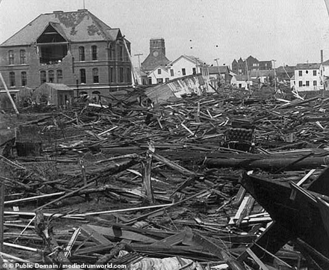 90618935-13937517-The_remains_of_a_school_left_flattened_by_the_Category_4_hurrica-a-40_1728423804290_11zon