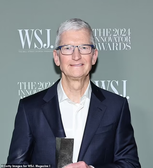 91773633-14050521-Tim_Cook_congratulated_Trump_on_winning_the_presidential_electio-a-9_1730927118920_11zon