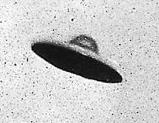 Supposed_UFO,_Passaic,_New_Jersey_(cropped)