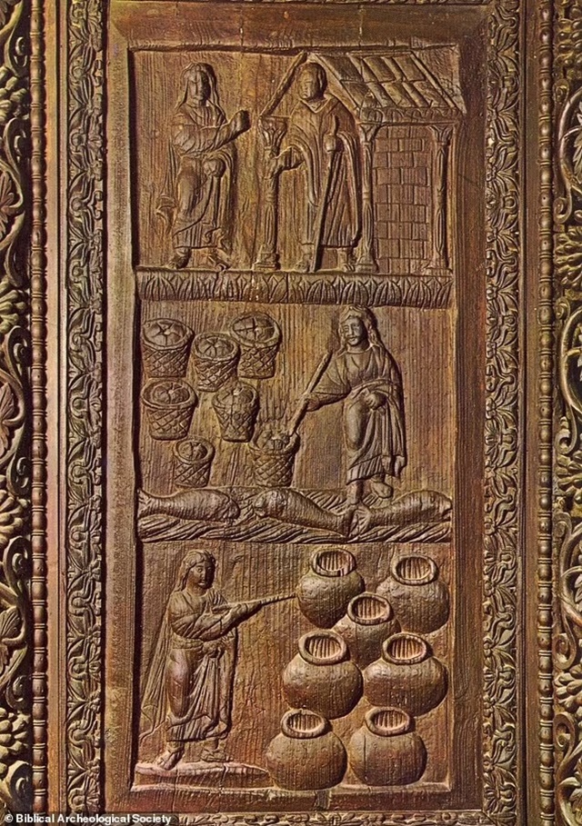 89371101-13818535-A_carving_is_displayed_on_the_door_of_the_Santa_Sabina_Church_in-a-32_1725646735281_11zon