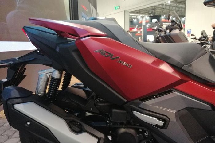 Honda lộ diện siêu phẩm xe ga 'đàn em' Honda SH 350i 2021 với diện mạo đỉnh cao, công nghệ đột phá ảnh 3