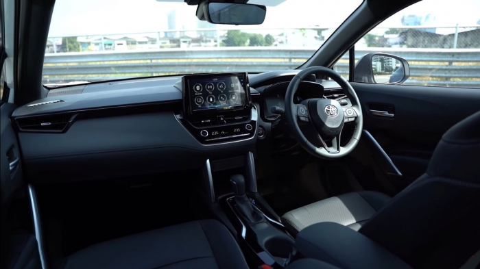 Soi Toyota Corolla Cross bản GR Sport 2022 đẹp xuất thần, trang bị ‘đe nẹt’ Honda HR-V, Kia Seltos ảnh 4