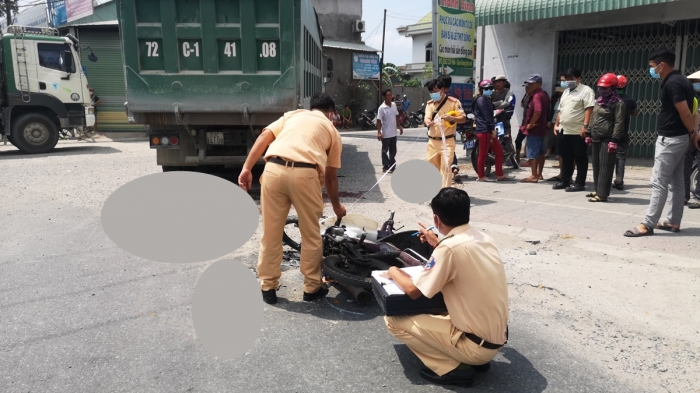 X&oacute;t xa người đ&agrave;n &ocirc;ng đi Honda Dream bị xe tải c&aacute;n thương t&acirc;m, thiệt mạng tại chỗ ảnh 2