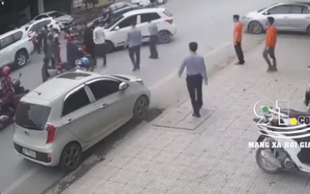  Nữ tài xế Hyundai Grand i10 tông vào người phụ nữ chở con đi xe máy rồi ‘lẩn đi’ vì lý do bất ngờ ảnh 3