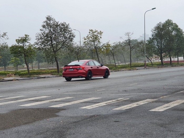 Honda Civic 2022 cập bến thị trường Việt, lộ thời gian ra mắt khiến Toyota Corolla Altis ‘run rẩy' ảnh 2