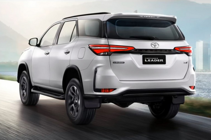 Toyota Fortuner Leader 2023 lộ diện: Tham vọng 'càn quét' Hyundai Santa Fe, CR-V bằng vũ khí mới ảnh 1
