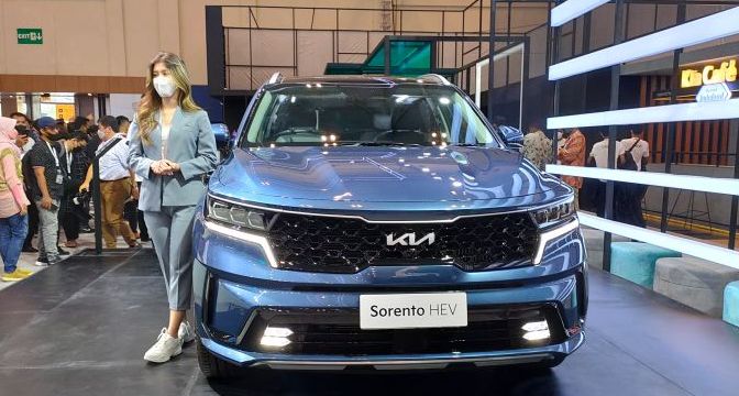 'Cơn cuồng phong SUV' lộ diện 'cuốn trôi' Toyota Fortuner, trang bị đối thủ Hyundai Santa Fe 2022 ảnh 2