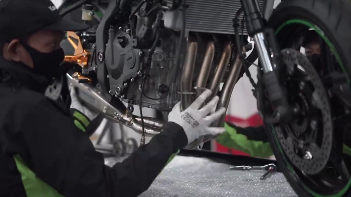 Kawasaki Ninja ZX25R 2020 khiến khách hàng phát cuồng với ống xả Yoshimura