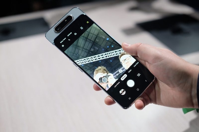 Điểm tin công nghệ 5/3: Oppo F2 lộ diện hoàn toàn, smartphone giảm giá sập sàn đón 8/3