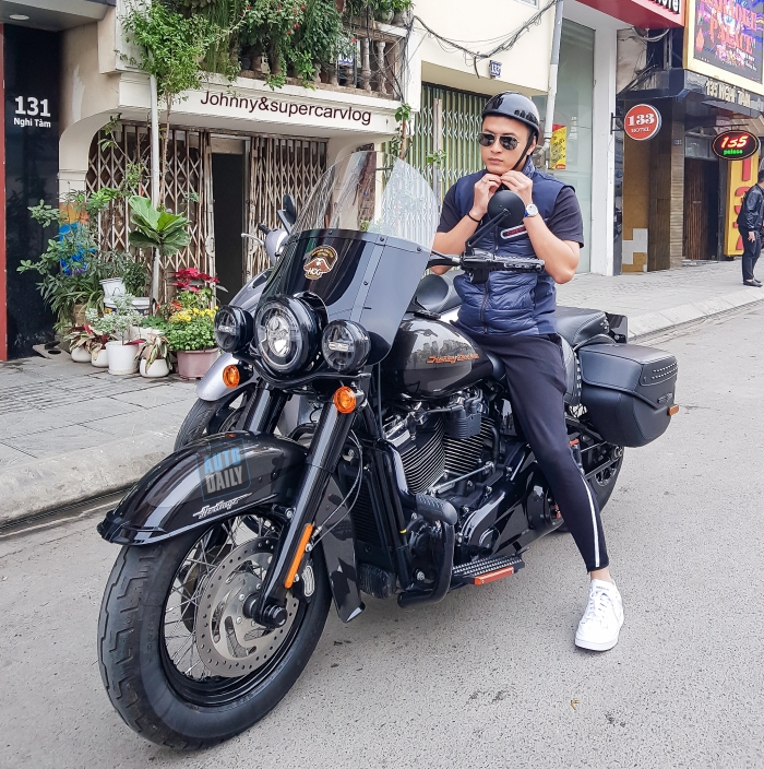 Diễn viên Hồng Đăng tậu siêu xe Harley Davidson Heritage giá hơn 800 triệu đồng