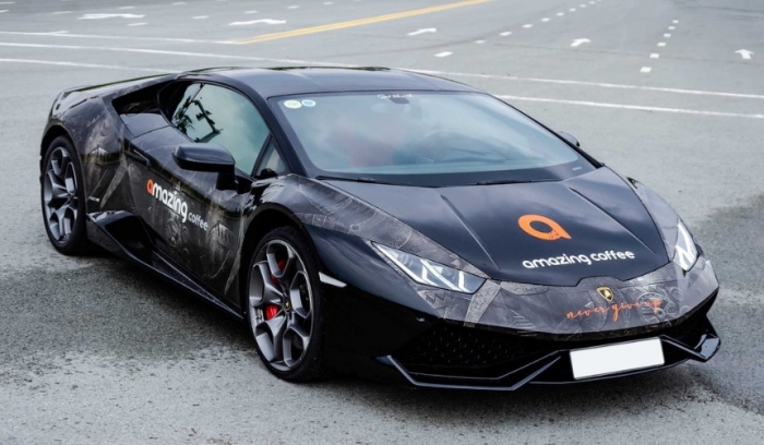 'Bò trắng' Lamborghini Huracan nằm khóc trong hầm vì bị chủ bỏ rơi