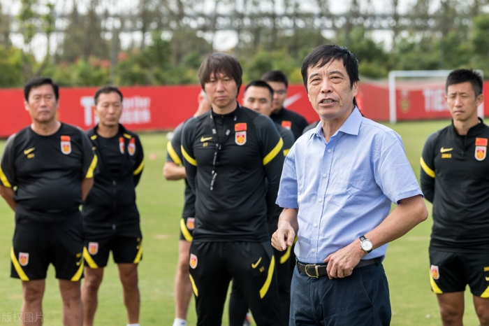ĐT Việt Nam hết hy vọng ở VL World Cup, báo Trung Quốc bất ngờ gợi ý bến đỗ mới cho HLV Park