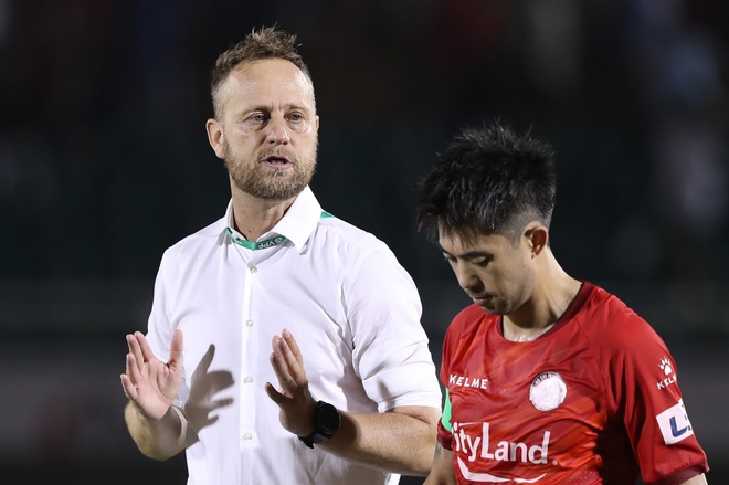 Soán ngôi ĐT Việt Nam tại AFF Cup 2021, HLV Thái Lan gửi lời khuyên đắt giá đến Quang Hải, Hoàng Đức