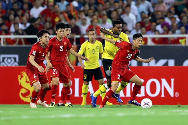 'Kỳ phùng địch thủ' của HLV Park nhận tin dữ, ĐT Việt Nam sớm chạm tay vào vé đi tiếp tại AFF Cup