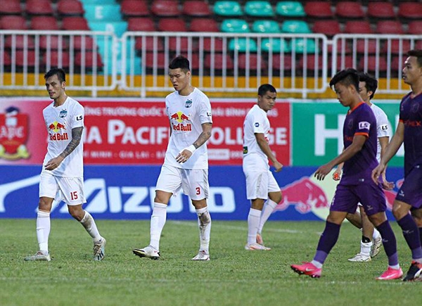 V.League:HAGL lộ cùng lúc 2 điểm yếu, hồi chuông báo động cho Kiatisuk trong cuộc đua vô địch?