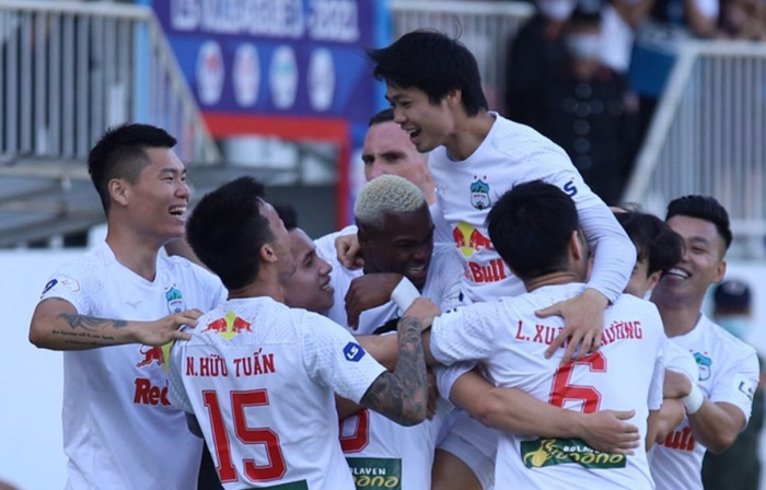 Báo Thái ca ngợi đội bóng của Kiatisuk, hả hê vì Văn Hậu không tham dự VL World Cup cùng ĐT Việt Nam