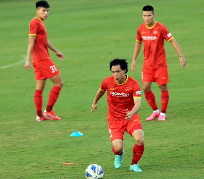 Tin bóng đá tối 4/10: HLV Park gạch tên 4 cầu thủ; Lê Công Vinh bất ngờ dự đoán về ĐT Việt Nam