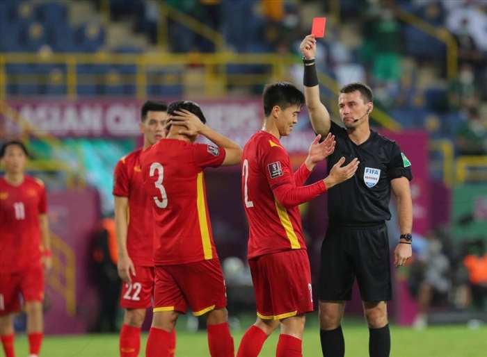 ĐT Việt Nam khủng hoảng hàng thủ, Duy Mạnh có nguy cơ lại bị treo giò vì quy định của FIFA