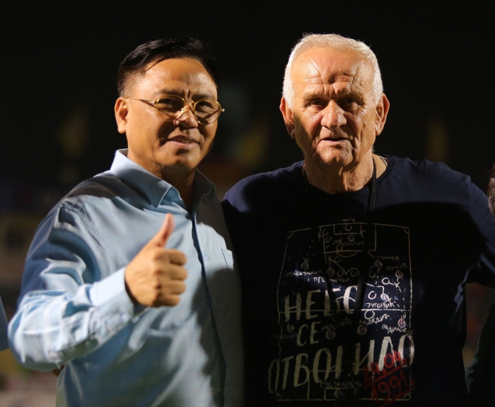 Đồng ý ở lại nâng tầm bóng đá Việt Nam, cựu vương Champions League gây bất ngờ với 1 yêu cầu lạ