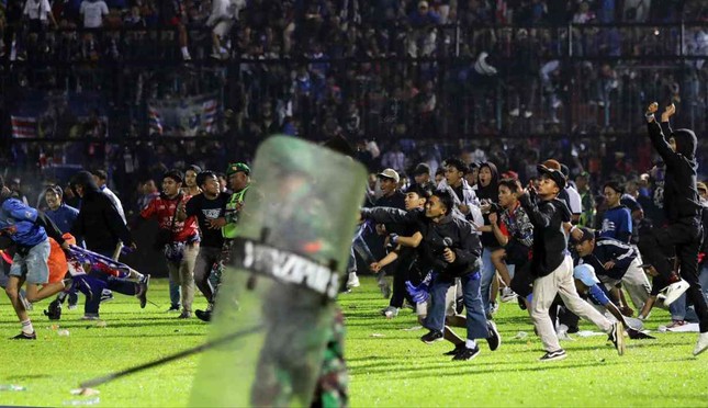 Đối diện án phạt từ FIFA sau vụ bạo loạn, Indonesia bất ngờ 'mở đường' cho ĐT Việt Nam ở giải châu Á