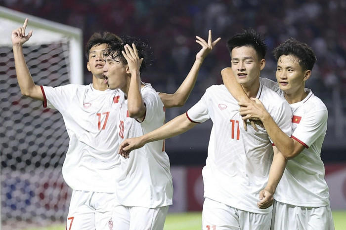 Tin bóng đá trưa 4/11: Đối thủ của ĐT Việt Nam mất sao châu Âu ở AFF Cup