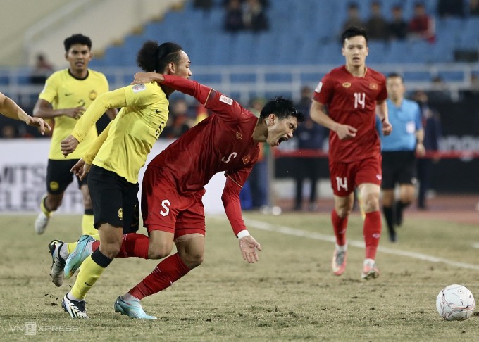 Đoàn Văn Hậu bị chỉ trích 'đá xấu', HLV Park ra tuyên bố cứng trước trận Việt Nam vs Singapore