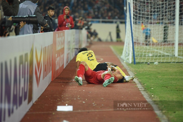 Tin nóng AFF Cup 29/12: ĐT Việt Nam bị đánh giá thấp; Đặng Văn Lâm đối diện nguy cơ thất nghiệp