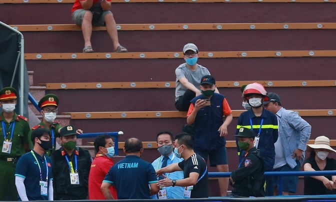 Tin nóng SEA Games 10/5: HLV Park bị cảnh cáo; U23 Việt Nam thất bại với phương án thay Đoàn Văn Hậu