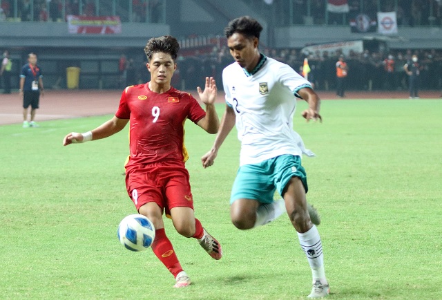 Tin bóng đá tối 9/7: Quang Hải nhận 'đặc quyền' ở Pau FC; U19 Việt Nam giúp đại kình địch đi tiếp?