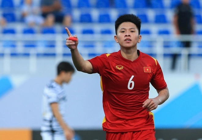 Bầu Hiển ra quyết định gây tranh cãi, người hùng ĐT Việt Nam rời CLB Hà Nội ngay sau trận thắng HAGL