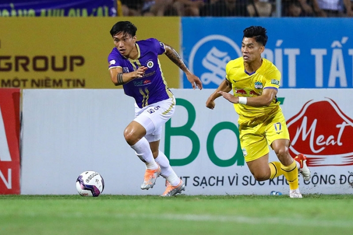 Tin bóng đá tối 21/8: Thủ môn số một ĐT Việt Nam nhận 'cảnh báo'; Quang Hải ấn định ngày rời Pau FC