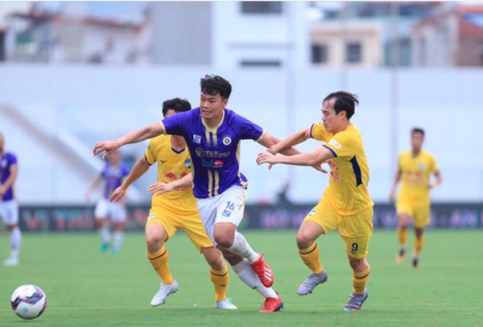 Tin bóng đá tối 10/8: ĐT Việt Nam lập kỷ lục khó tin trước Thái Lan; Quang Hải mất vị trí ở Pau FC?