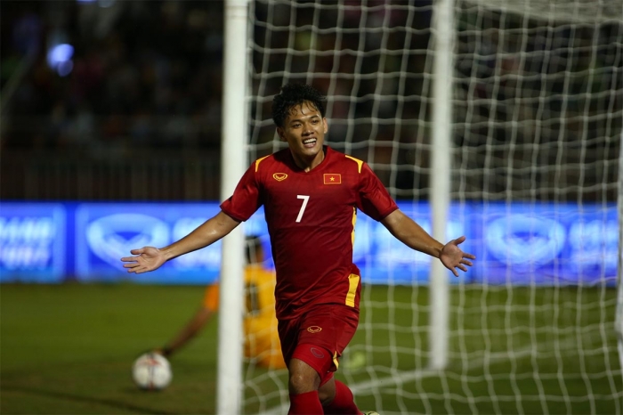 Tin bóng đá tối 22/9: ĐT Việt Nam nhận 'thưởng lớn' trên BXH FIFA; Quang Hải giúp Pau FC lập kỷ lục