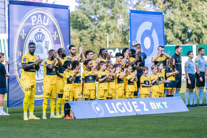Pau FC 'trả giả đắt' vì sai lầm của HLV Tholot, Quang Hải nhận 'tối hậu thư' trước kỷ lục ở Ligue 2