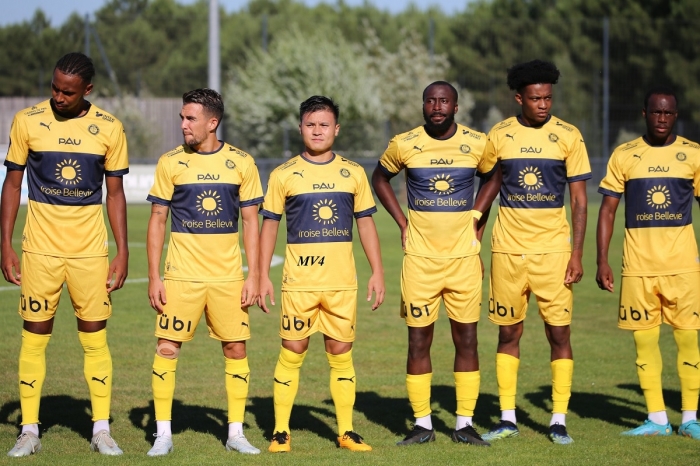 Sau 'tối hậu thư' từ Pau FC, chuyên gia Pháp bất ngờ nói thẳng về cơ hội của Quang Hải tại Ligue 2
