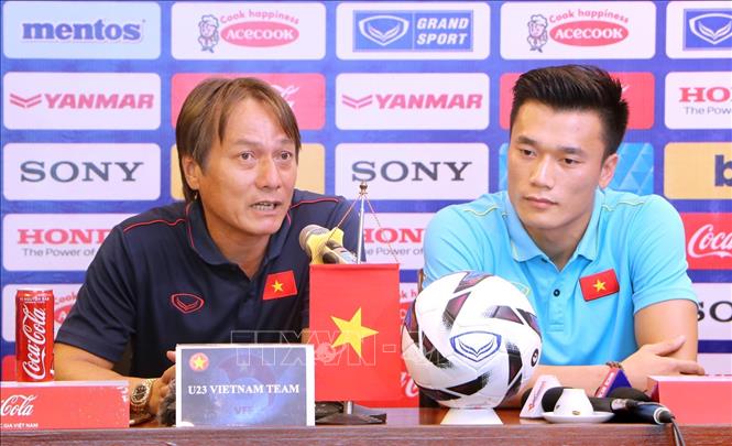 HAGL đối mặt với khởi đầu thảm họa, bầu Đức bất ngờ chỉ định cựu HLV U23 Việt Nam thay thế Kiatisak