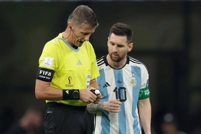 Danh tính tổ trọng tài trận Argentina vs Croatia: Messi đặt một chân vào chung kết World Cup 2022?