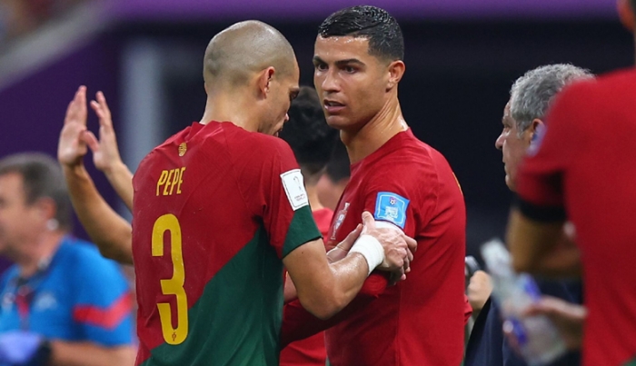 Mâu thuẫn với HLV Santos, Ronaldo làm rõ khả năng giã từ ĐT Bồ Đào Nha sau thất bại ở World Cup 2022