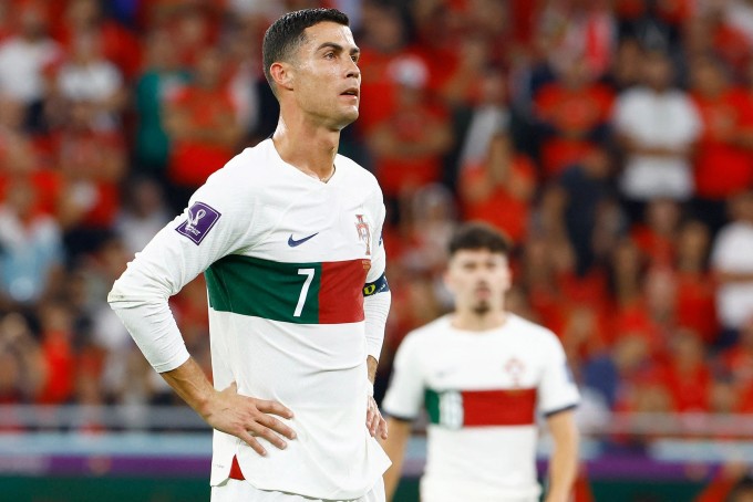 Mâu thuẫn với HLV Santos, Ronaldo làm rõ khả năng giã từ ĐT Bồ Đào Nha sau thất bại ở World Cup 2022