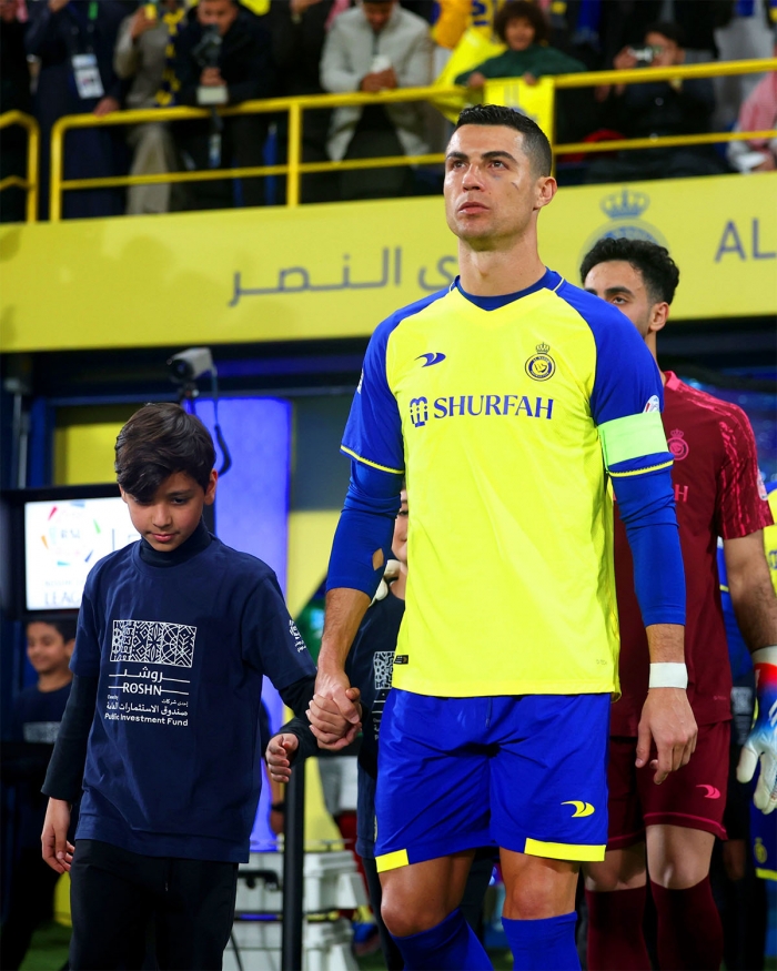 Ronaldo 'trở lại mặt đất' sau cú đúp làm lu mờ Messi, Al Nassr nhận báo động đỏ trước sai lầm của MU
