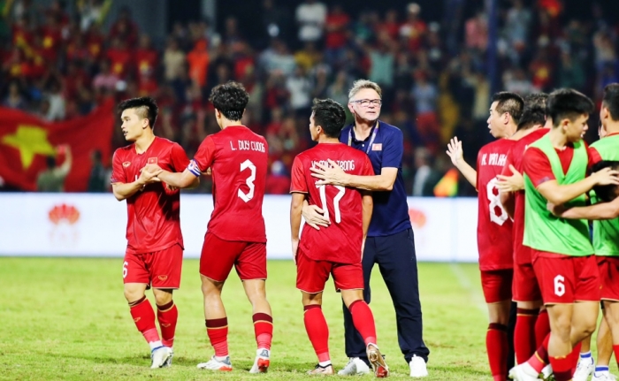 Tin bóng đá tối 8/10: ĐT Việt Nam bất ngờ bị FIFA 'làm khó'; HLV Troussier ra quyết định hiếm thấy