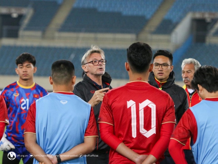 ĐT Việt Nam họp khẩn sau trận thua Hàn Quốc, HLV Troussier ra 'tối hậu thư' trước VL World Cup 2026
