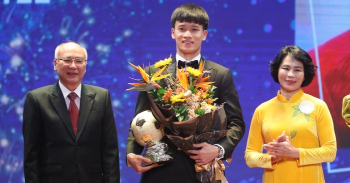 Được cựu vương châu Á săn đón, nhạc trưởng ĐT Việt Nam phản ứng bất ngờ trước cơ hội giành QBV 2023