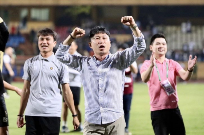 Tin bóng đá tối 11/11: Trụ cột ĐT Việt Nam gây sốt ở Champions League; HLV Troussier gạch tên trò cưng